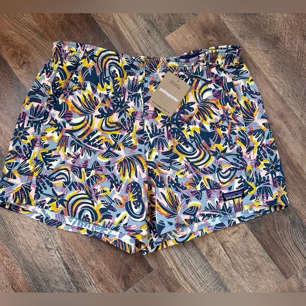 New, Woman’s Patagonia Baggies Shorts 5”
